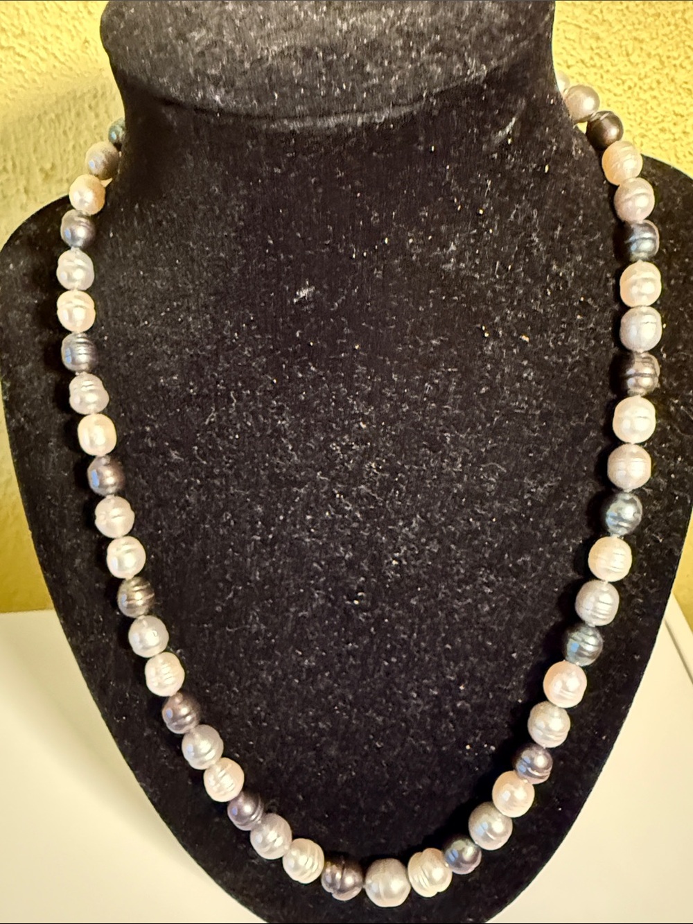 Honora Pearl Necklace in Cream and Gray